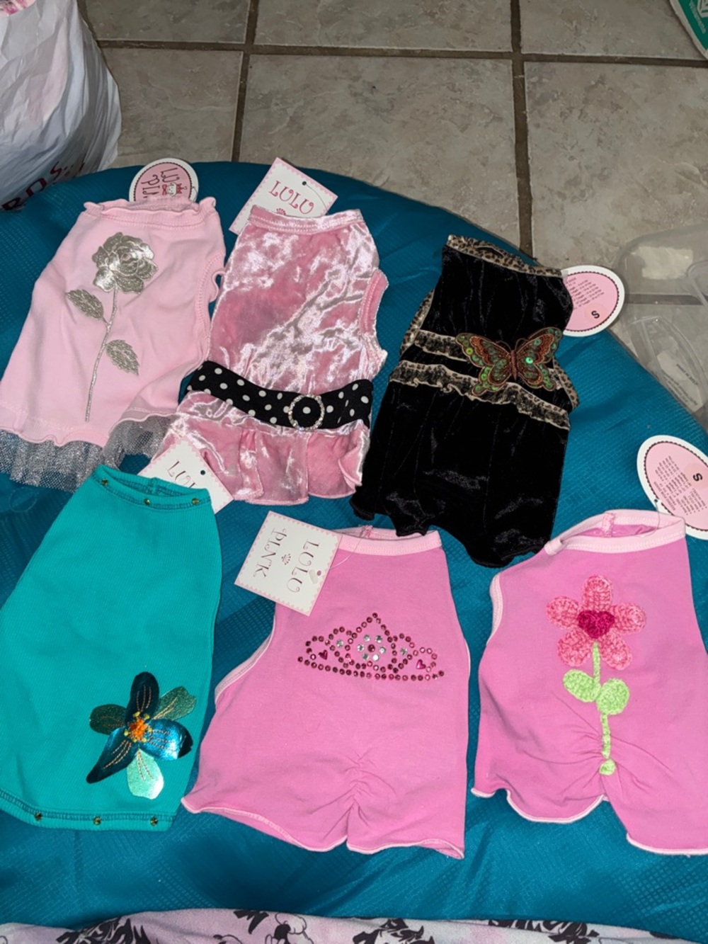 Bundle of Lulu pink with tags small 6 to 8 pounds